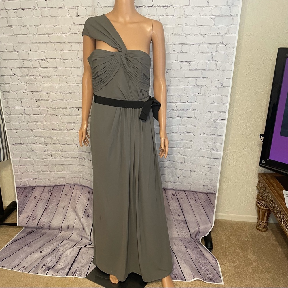 Vera Wang One Shoulder Sleeve Grey Ball Gown size 8